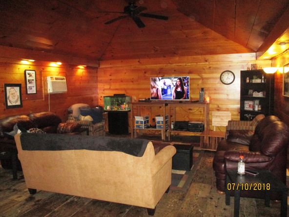 910 Washington St, Newell, WV 26050